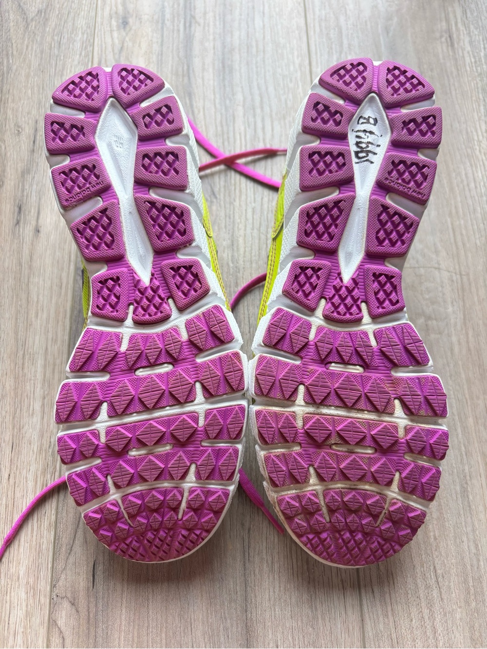 New Balance 750 v1 Women's Neon Yellow & Magenta Athletic Shoes - Picture 4 of 8